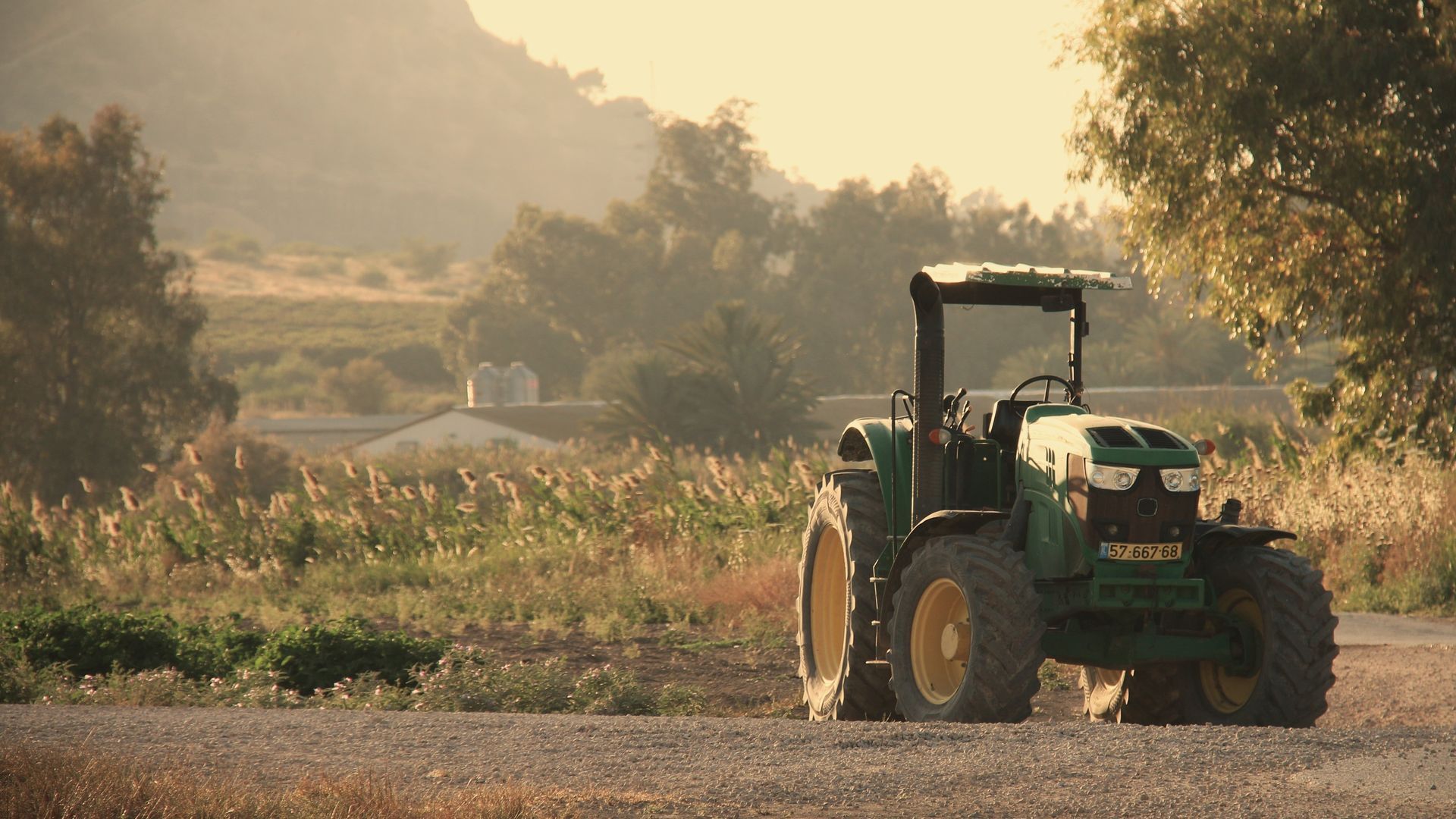 Muere un hombre de 57 años al quedar atrapado bajo un tractor en La Estaca, Asturias Muere un hombre de 57 años al quedar atrapado bajo un tractor en La Estaca, Asturias