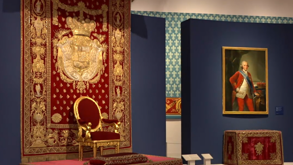 'Tejiendo la vida cortesana', una exposición de 200 piezas que recorren siglos de historia
