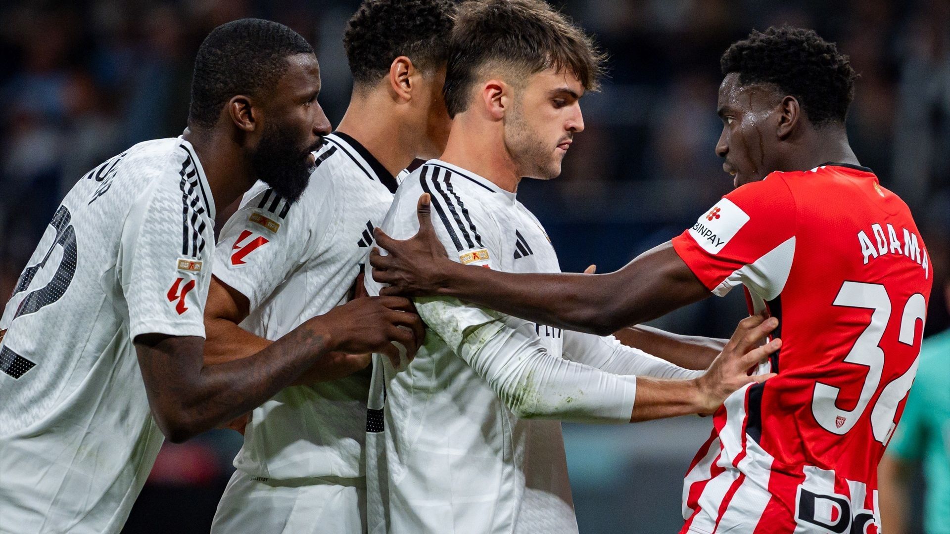 Antonio Rüdiger y Raúl Asencio empujan a Adama Boiro