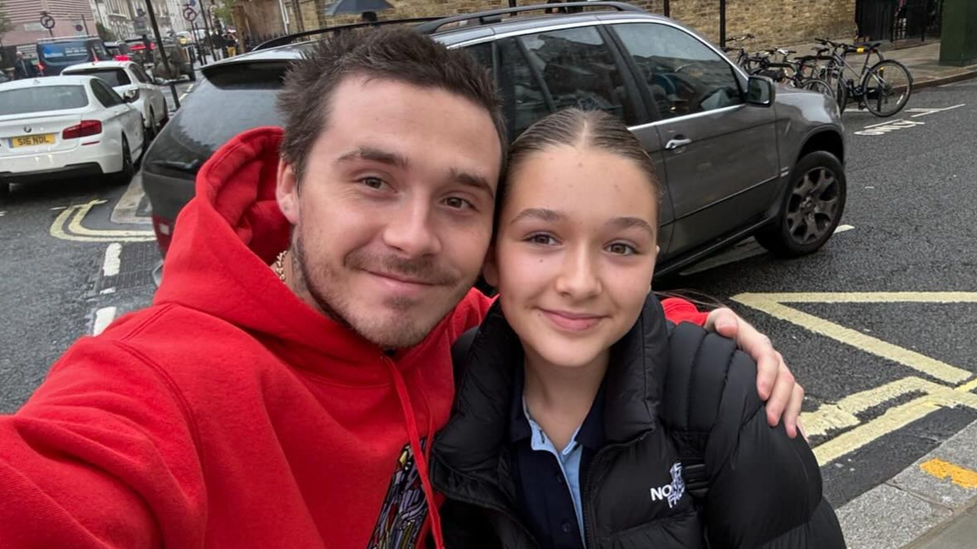 Brooklyn Beckham y su hermana Harper en una imagen de archivo Brooklyn Beckham y su hermana Harper en una imagen de archivo