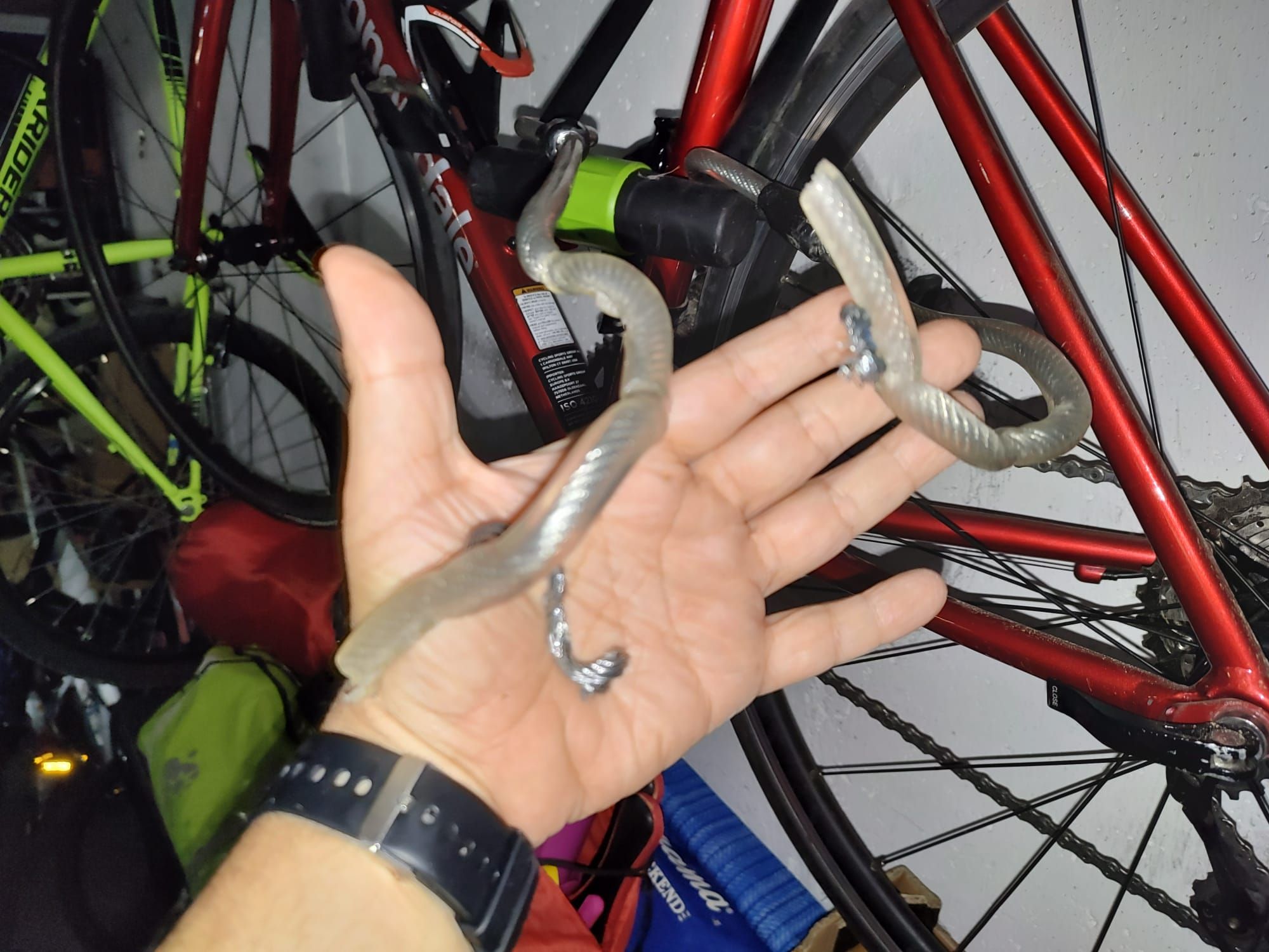 Candado roto de la otra bicicleta