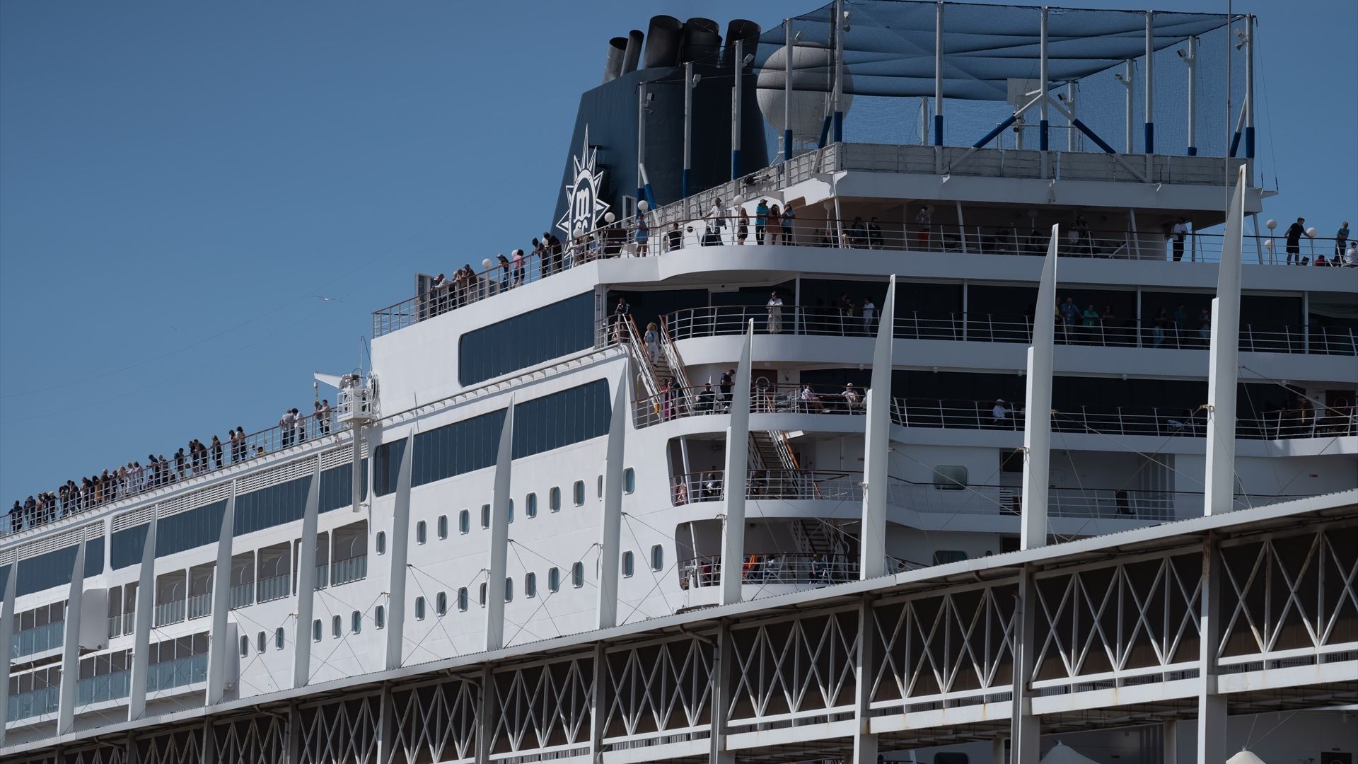 Catalunya subirá a 30 euros la tasa turística a los cruceros que hagan escala en Barcelona Catalunya subirá a 30 euros la tasa turística a los cruceros que hagan escala en Barcelona