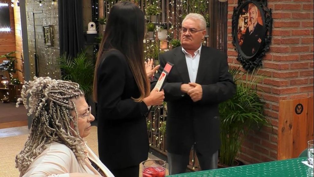 Juan rechaza a Blanca nada más verla y abandona la cita: “No soy ningún Adonis, pero vamos…”