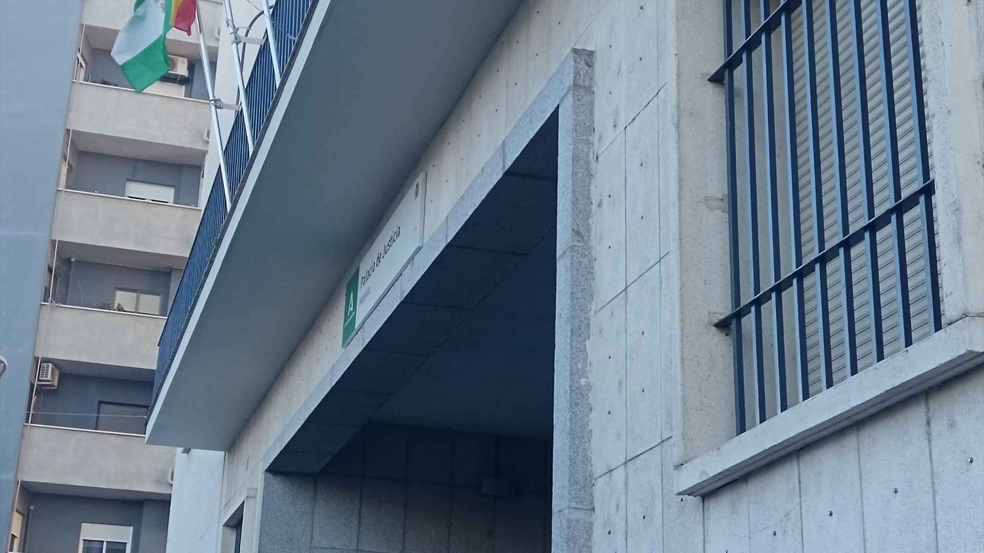 Condenados los menores que agredieron a una educadora social en 2025 y la dejaron inconsciente en Huelva Condenados los menores que agredieron a una educadora social en 2025 y la dejaron inconsciente en Huelva