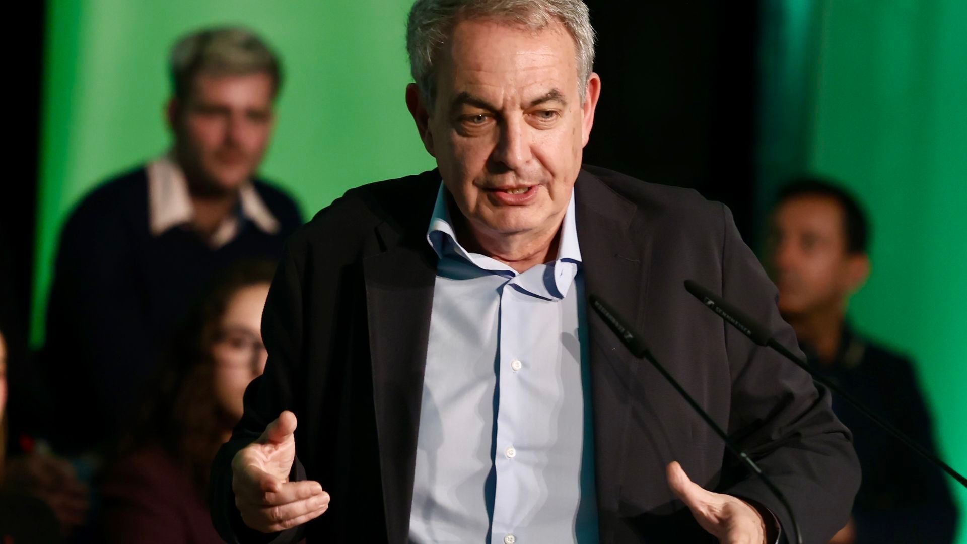 El PSOE espera que Zapatero se defienda de todas las acusaciones y tiene "ganas" de escuchar sus explicaciones El PSOE espera que Zapatero se defienda de todas las acusaciones y tiene "ganas" de escuchar sus explicaciones