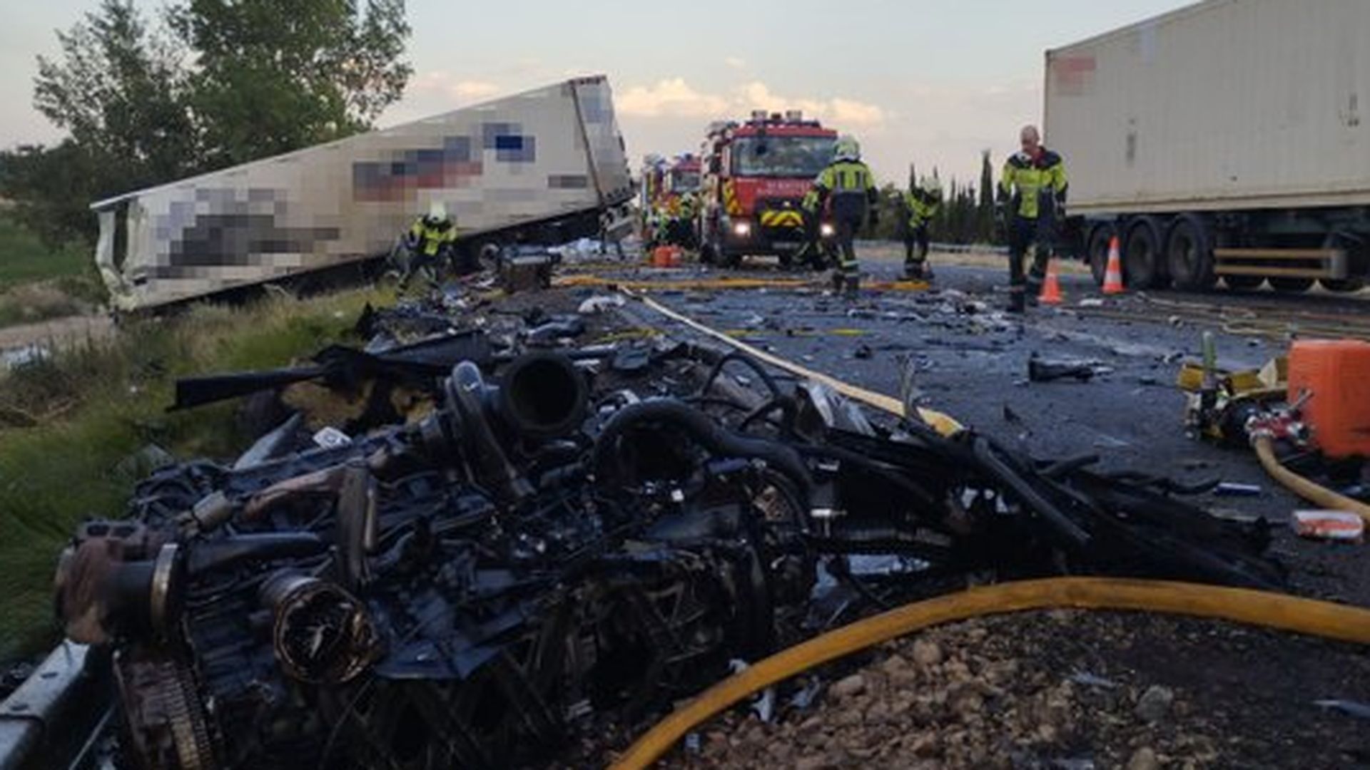 Grave accidente de tráfico en Navarra: muere el conductor de un camión y otro resulta herido al chocar sus vehículos en la AP-68 Grave accidente de tráfico en Navarra: muere el conductor de un camión y otro resulta herido al chocar sus vehículos en la AP-68