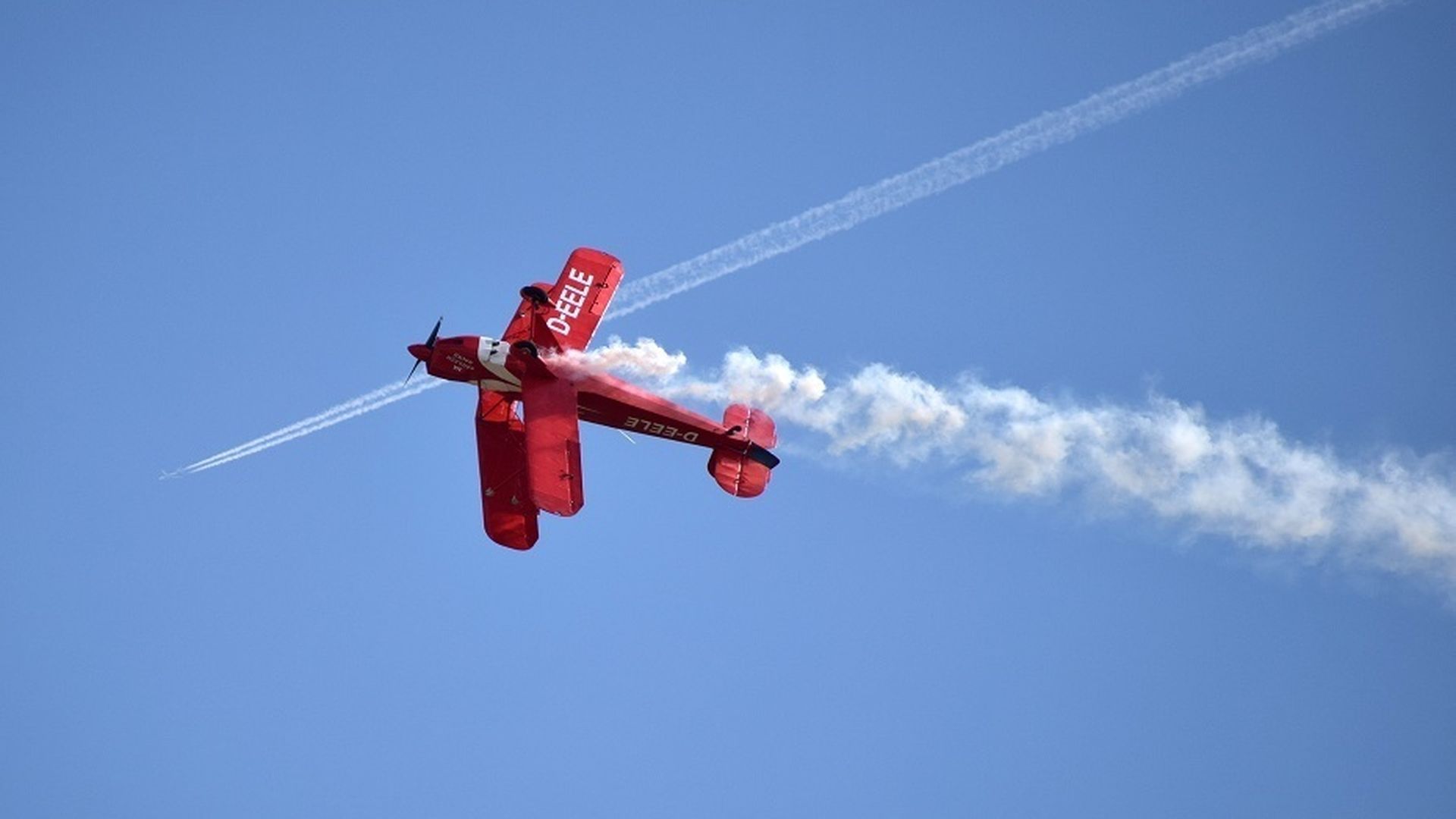 Herido el piloto de una avioneta de fumigación tras impactar contra una torre de alta tensión en Isla Mayor, Sevilla Herido el piloto de una avioneta de fumigación tras impactar contra una torre de alta tensión en Isla Mayor, Sevilla