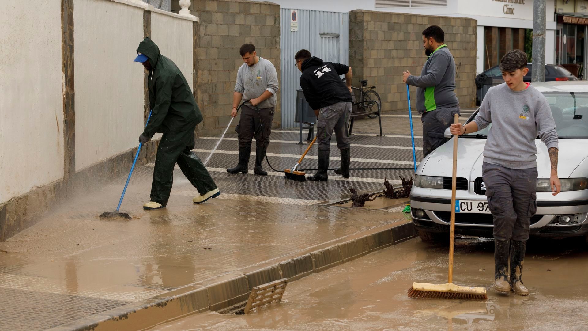 Jaén activa la preemergencia tras la tromba de agua con anegaciones de calles y garajes Jaén activa la preemergencia tras la tromba de agua con anegaciones de calles y garajes