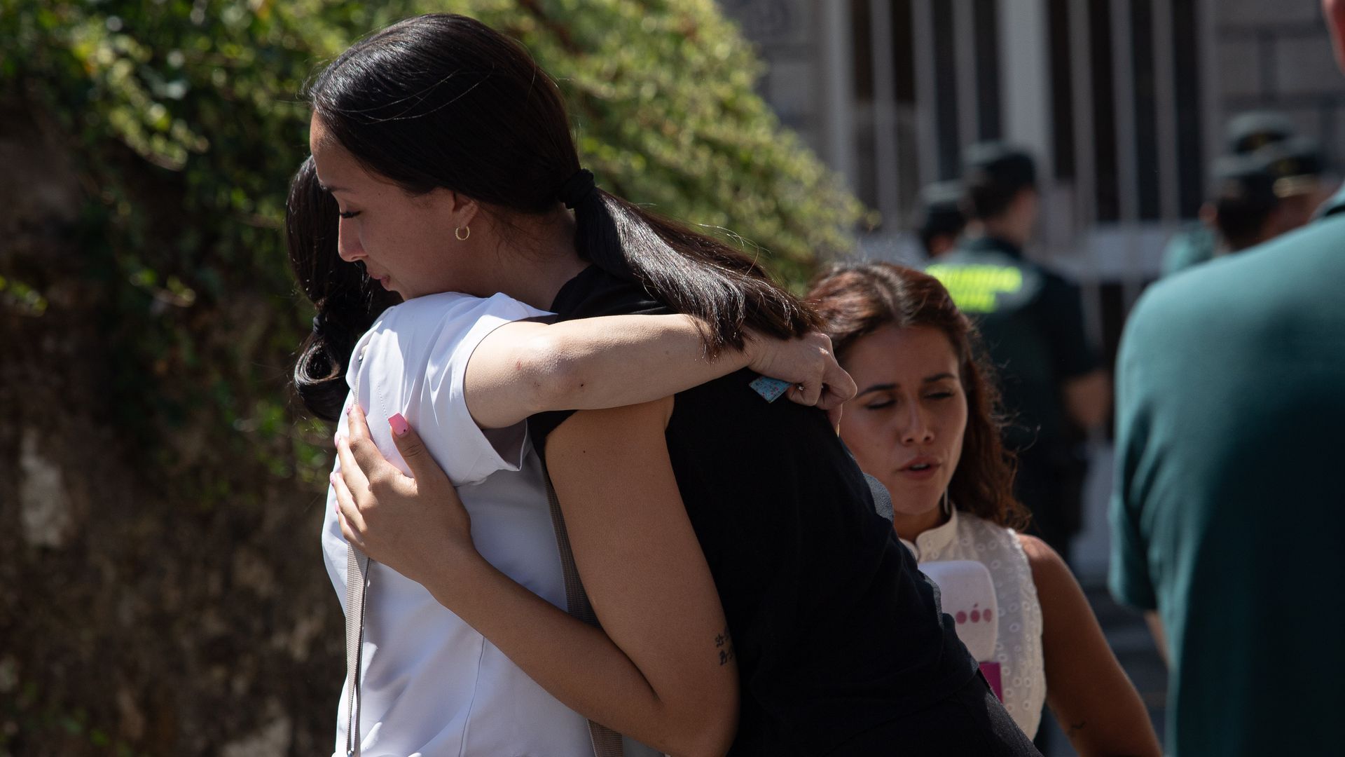 La novia del joven muerto en Cambados, Pontevedra, niega el tiroteo con la Policía: "Él estaba desarmado y desnudo" La novia del joven muerto en Cambados, Pontevedra, niega el tiroteo con la Policía: "Él estaba desarmado y desnudo"