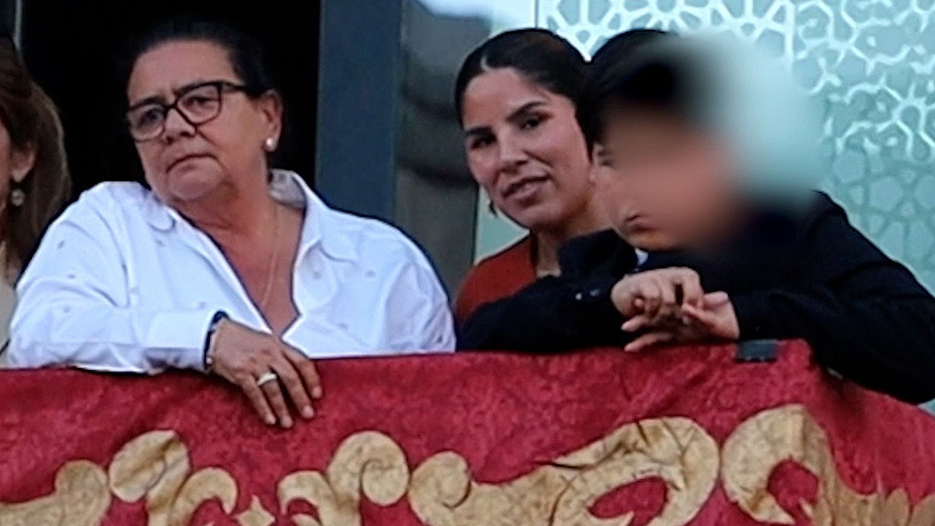 María del Monte, Isa Pantoja y su hijo mayor, Alberto, juntos durante la pasada Semana Santa