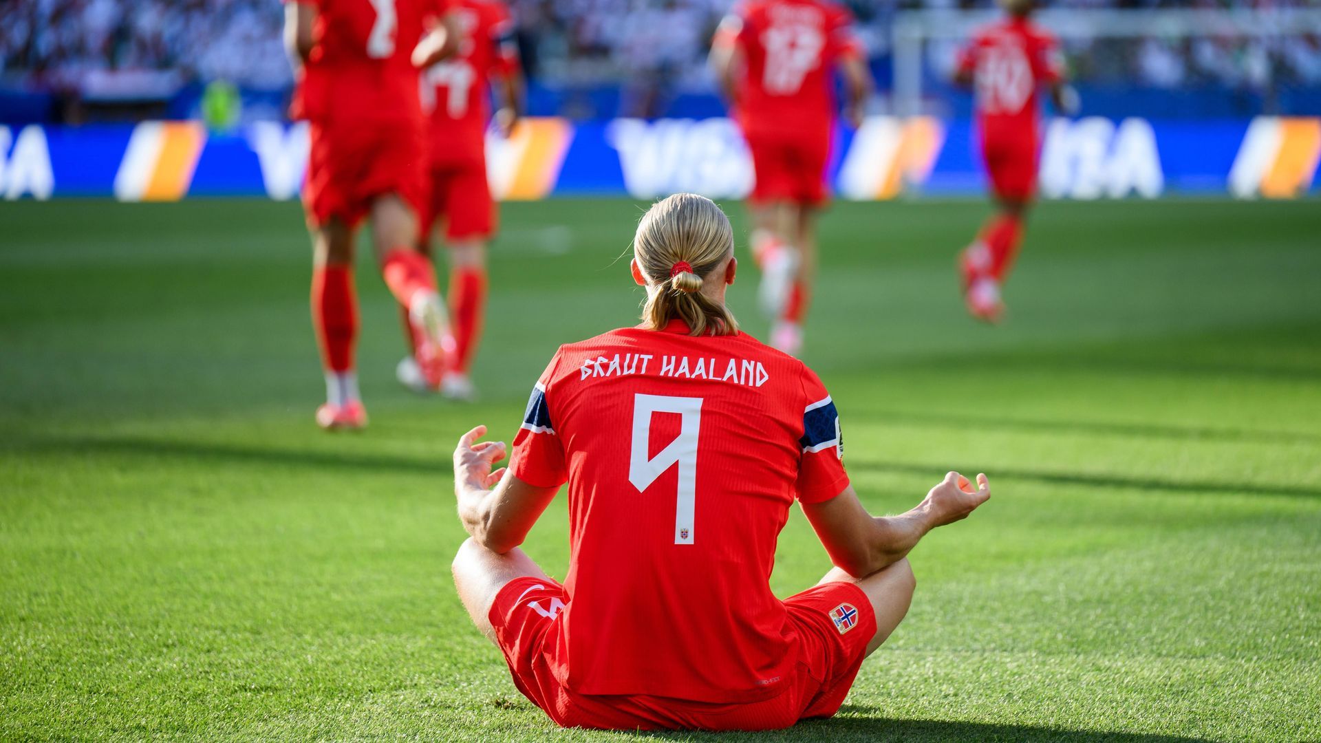 Erling Haaland celebra uno de sus goles en su debut en el Mundial contra Irak Erling Haaland celebra uno de sus goles en su debut en el Mundial contra Irak