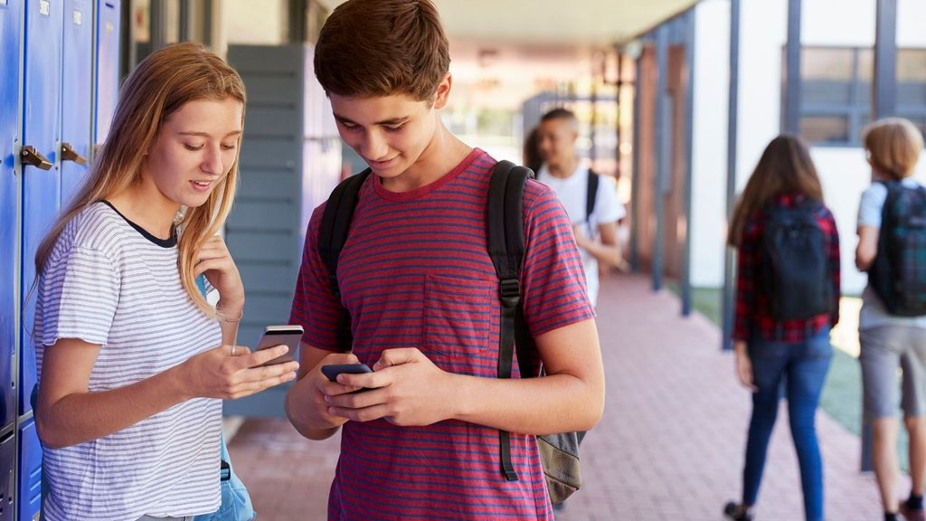 Preocupación entre la Guardia civil alerta a los menores del uso de las redes sociales: aumento de grooming en internet
