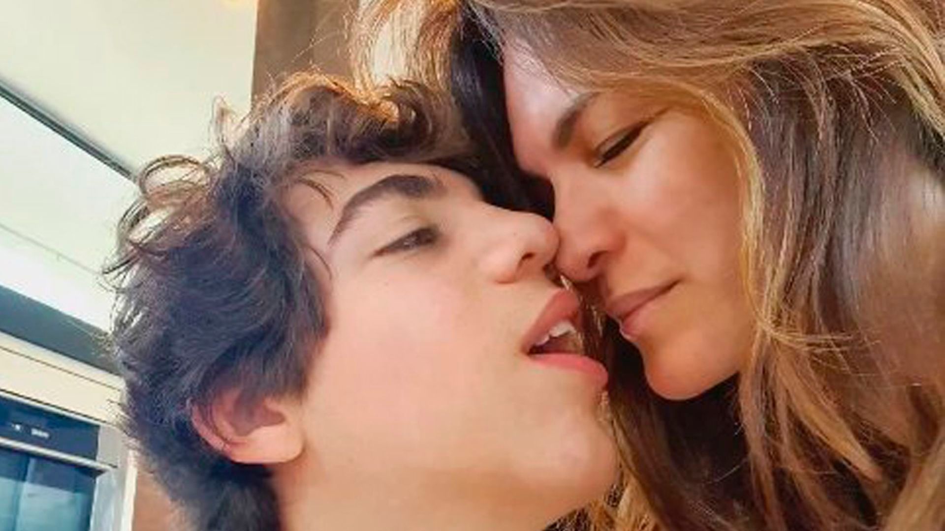 Fabiola Martínez y su hijo mayor, Kike Osborne Fabiola Martínez y su hijo mayor, Kike Osborne