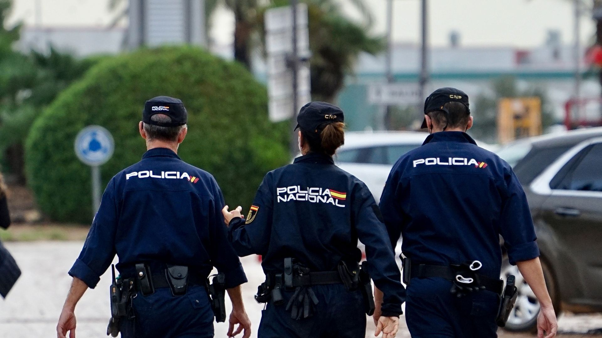 Imagen de archivo de tres agentes de la Policía Nacional en la Comunidad Valenciana Imagen de archivo de tres agentes de la Policía Nacional en la Comunidad Valenciana