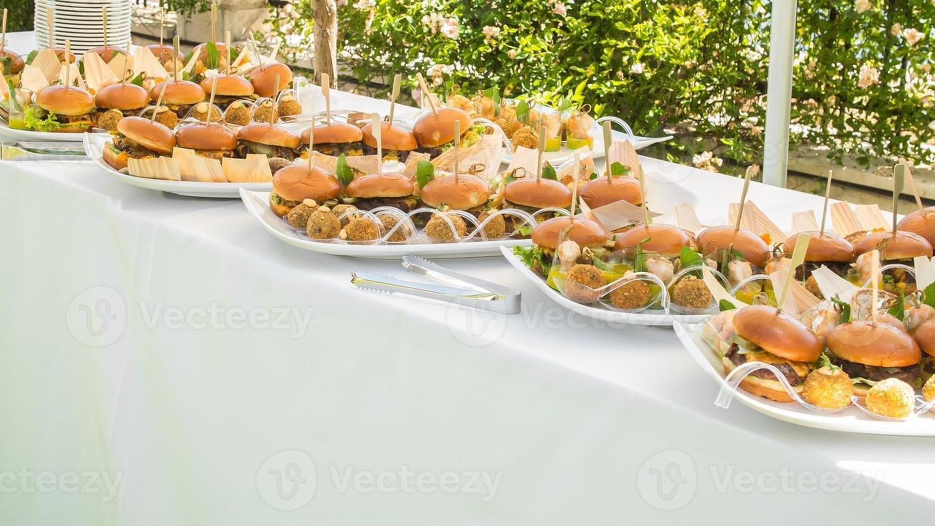 Investigan una intoxicación alimentaria en una fiesta de graduación en La Palma con 24 afectados tras, la mayoría menores Investigan una intoxicación alimentaria en una fiesta de graduación en La Palma con 24 afectados tras, la mayoría menores
