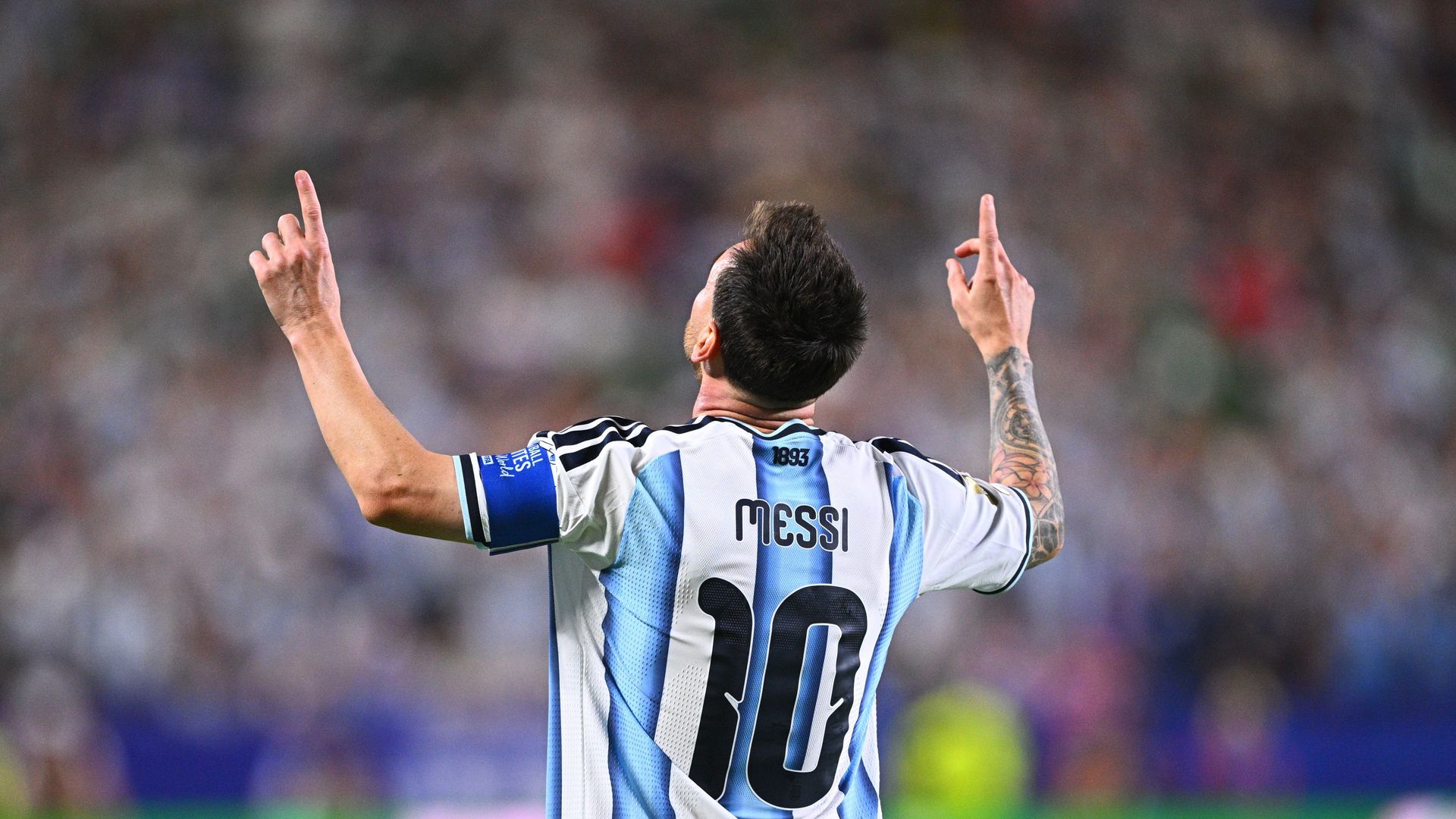 Leo Messi celebra uno de sus goles en el Argentina - Argelia Leo Messi celebra uno de sus goles en el Argentina - Argelia