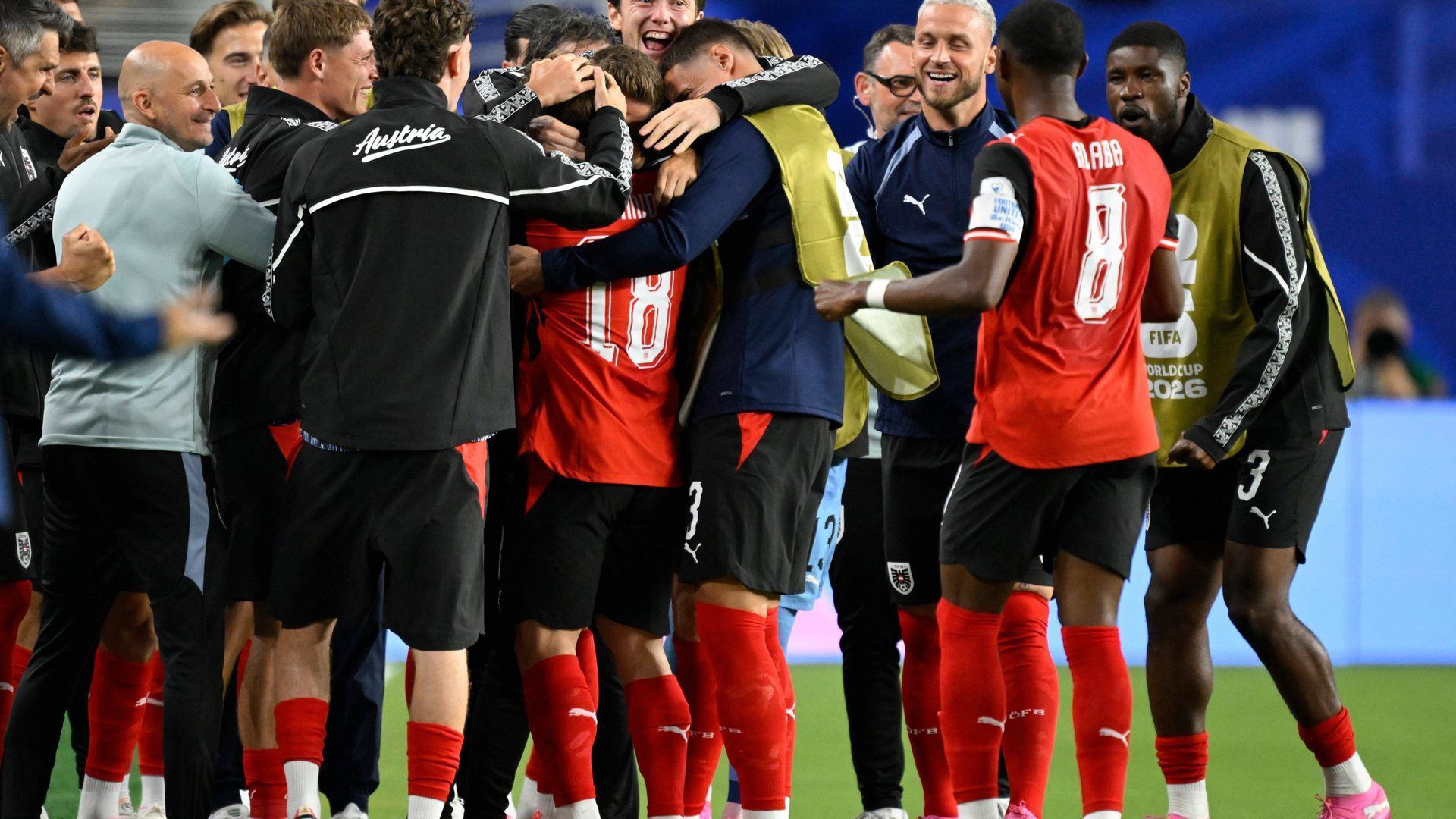 Los jugadores de Austria celebran uno de los goles ante Jordania.