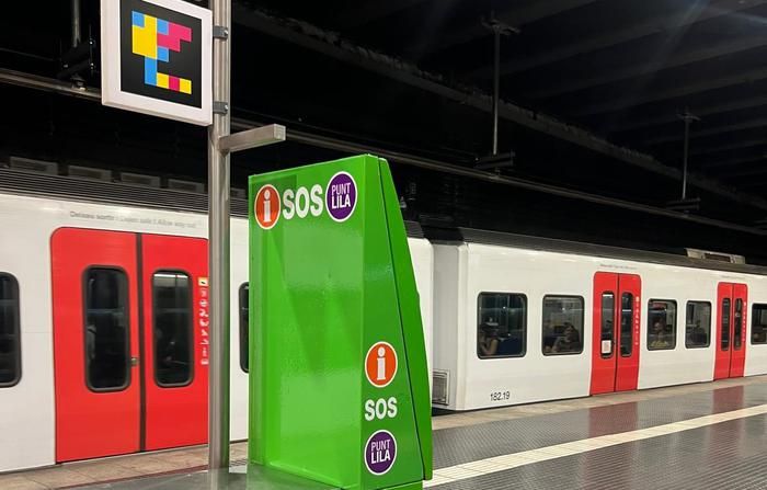 Máquina PIE desde otra perspectiva en una estación de trenes