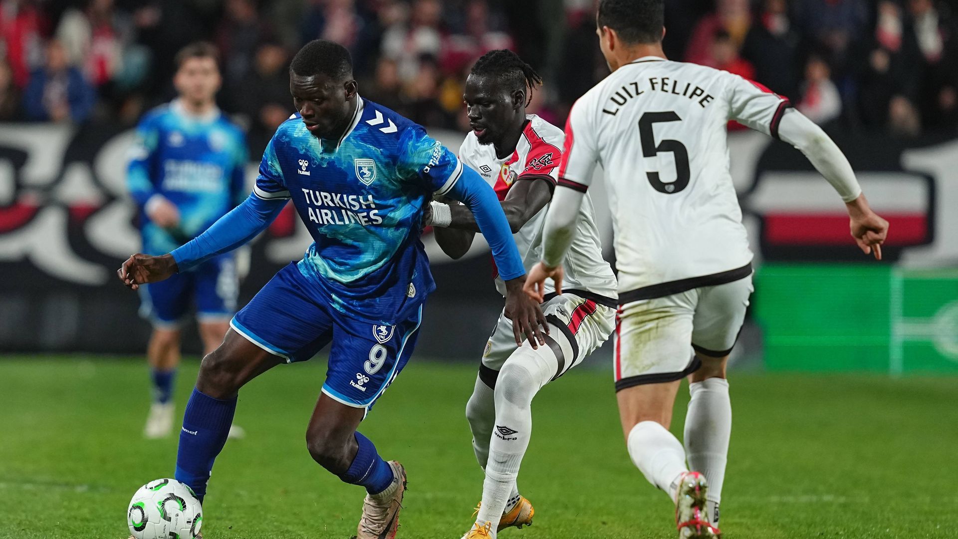Marius Mouandilmadji ante el Rayo