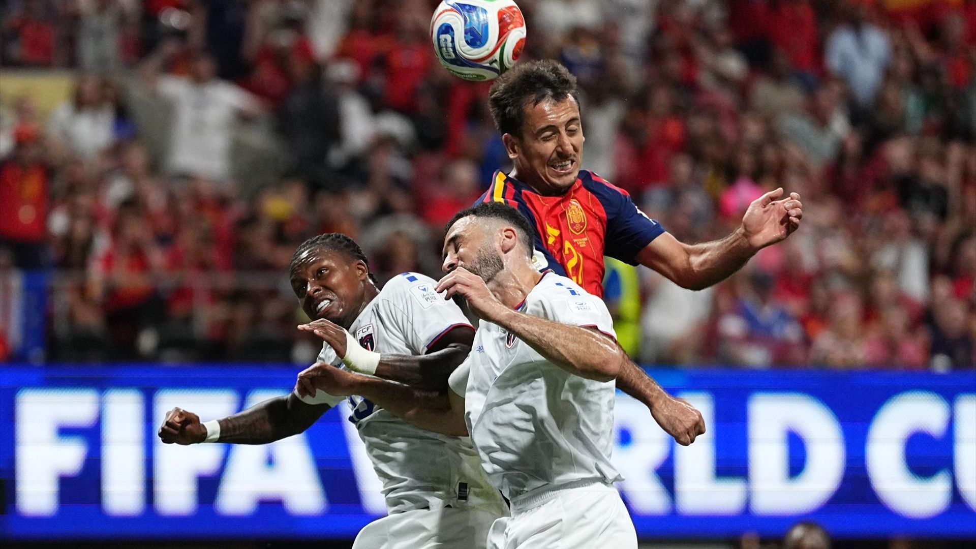 Mikel Oyarzabal durante el partido de la Selección Española frente a Cabo Verde