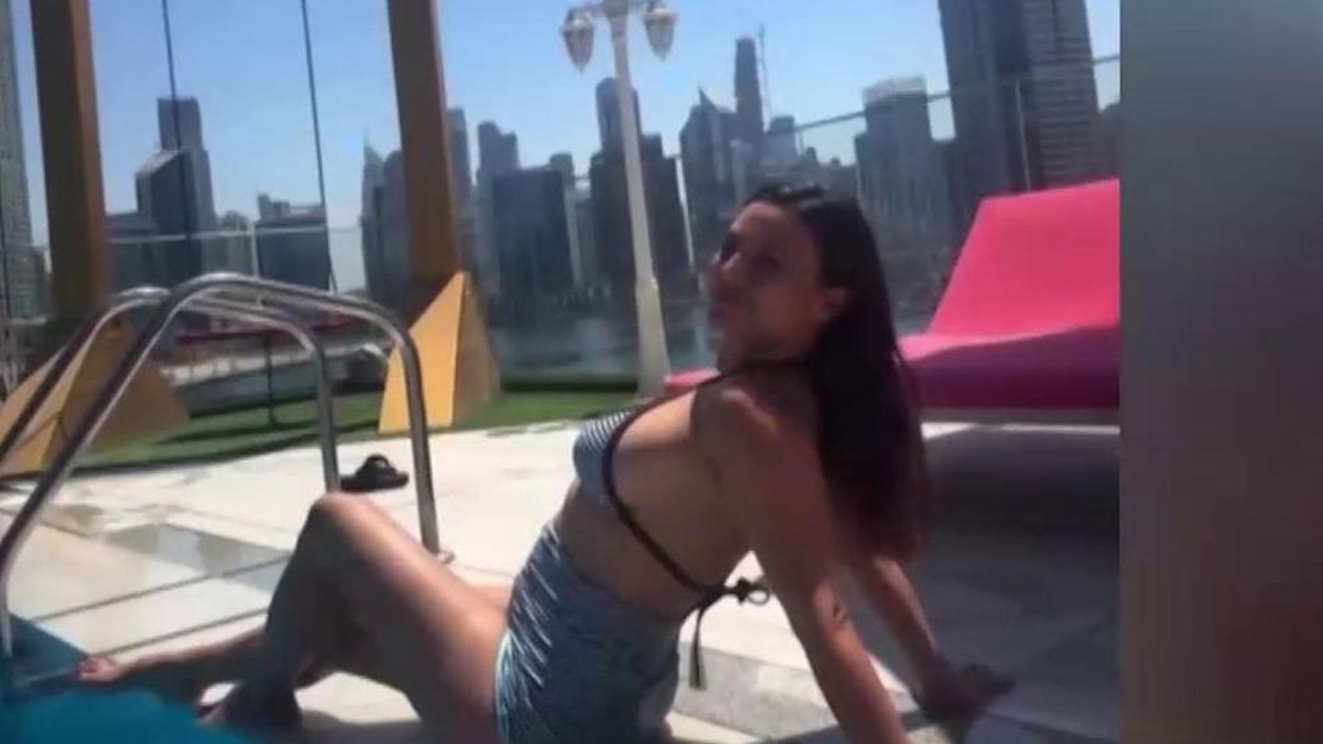 Mouliaá, sin cobertura para declarar pero sí para ser influencer