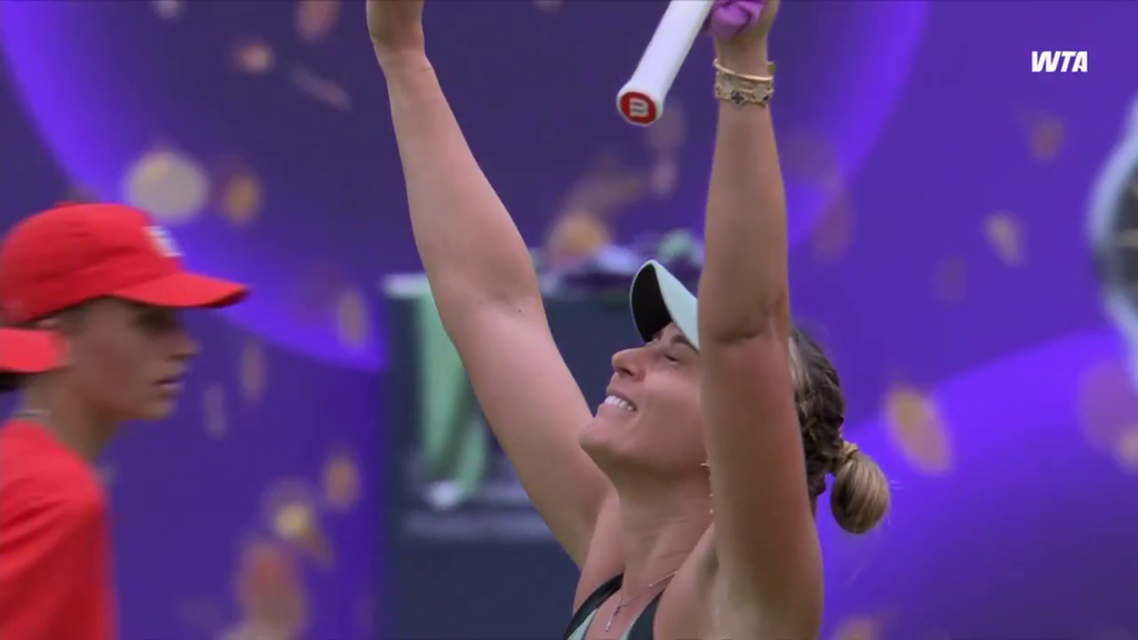 Paula Badosa vence a Coco Gauff en Berlín y no puede evitar romper a llorar
