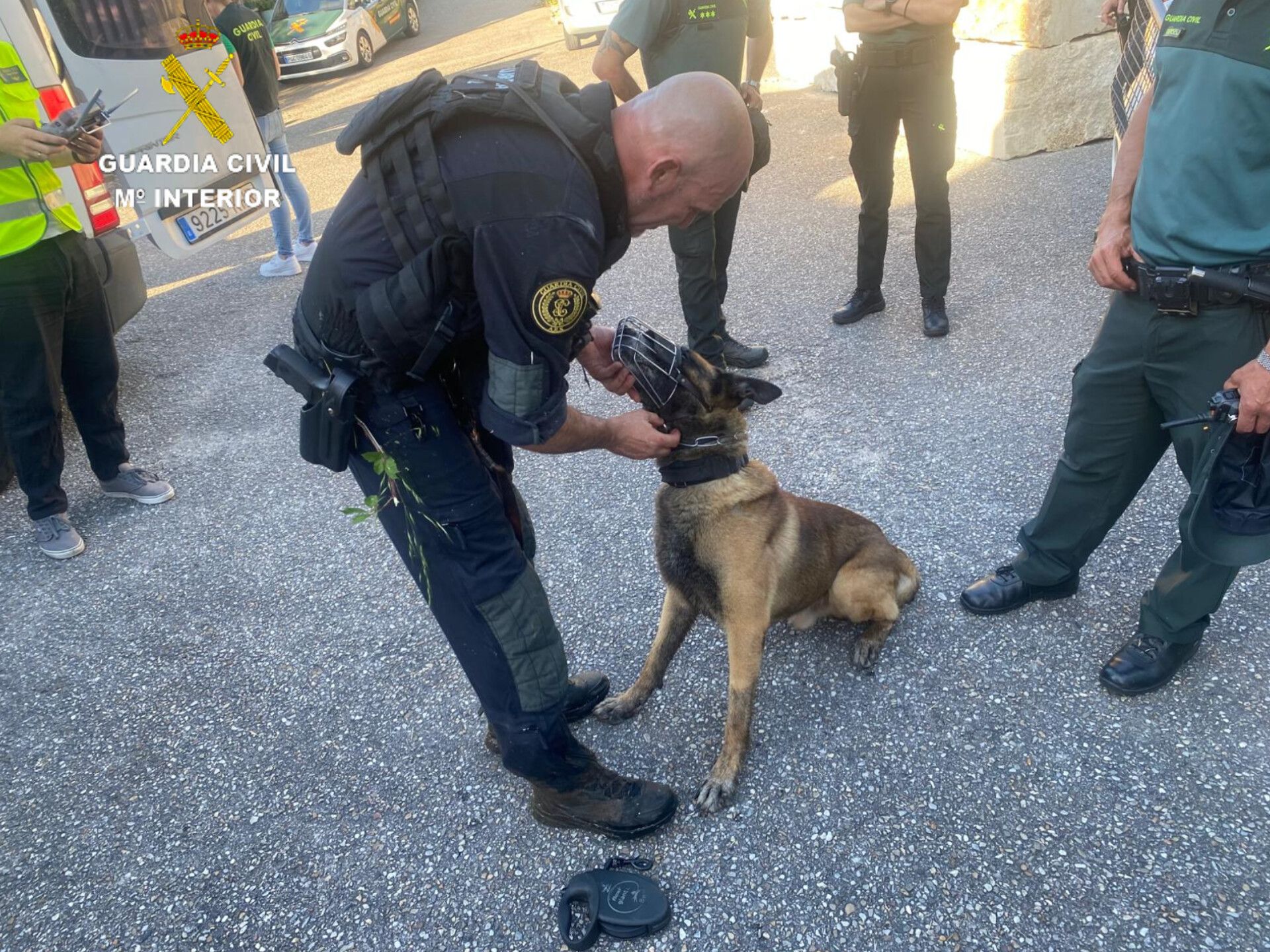 Perros de rastreo, drones y un helicóptero participaron en el amplio dispositivo para localizar al hombre que se llevó a un bebé en Ponte Caldelas