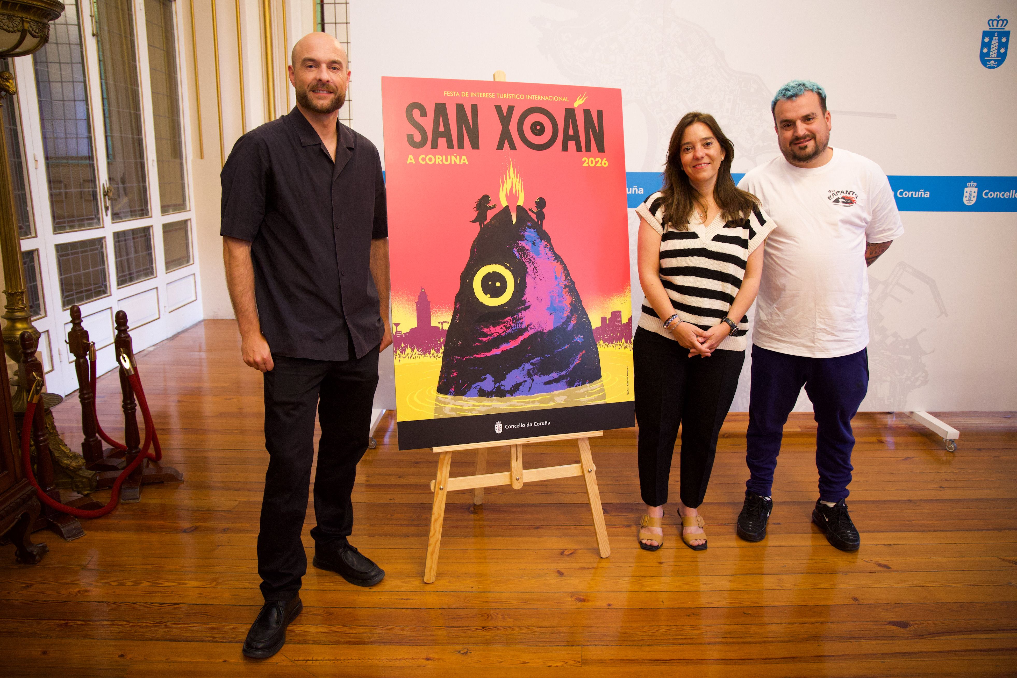 Presentación del cartel del San Xoán de A Coruña 2026, con su autor, Alberto Vázquez