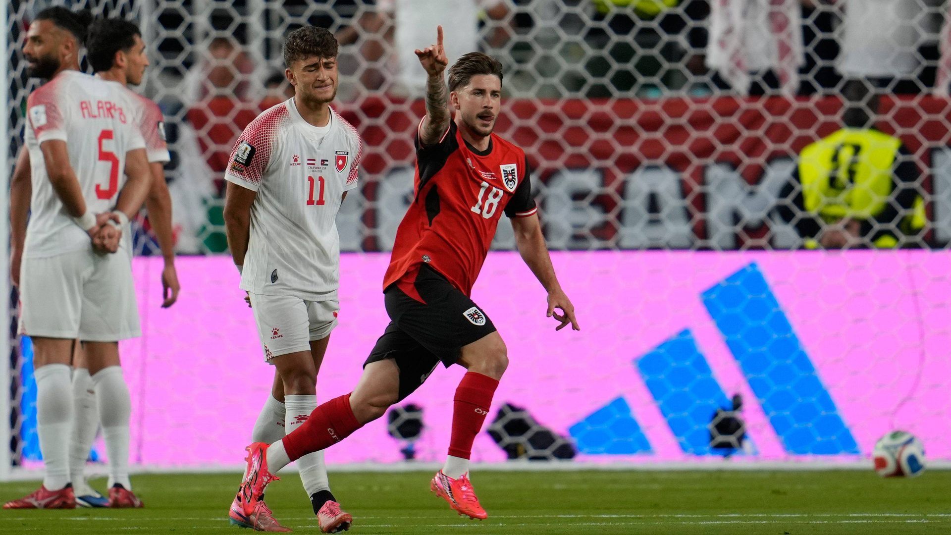 Romano Schmid celebra su gol ante Jordania. Romano Schmid celebra su gol ante Jordania.