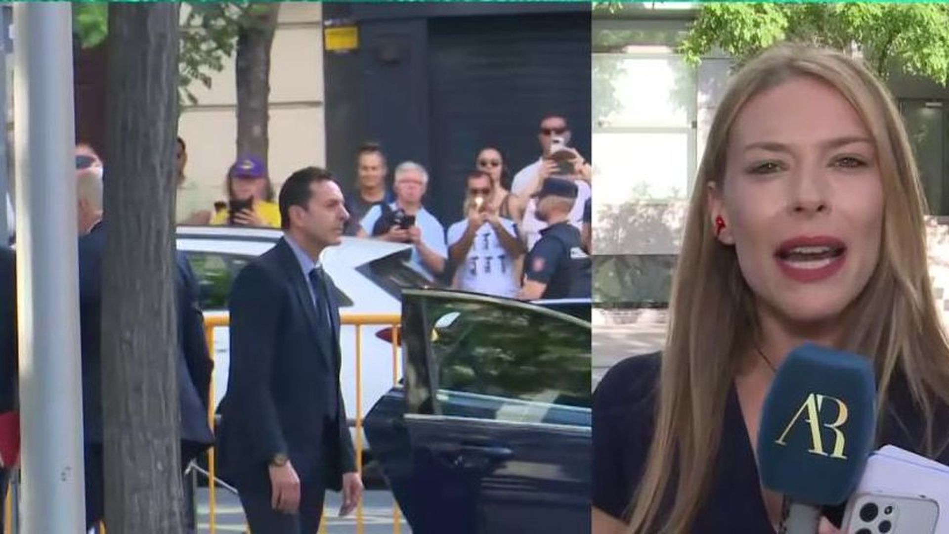 Sin móviles y a puerta cerrada: así ha sido la declaración de Zapatero