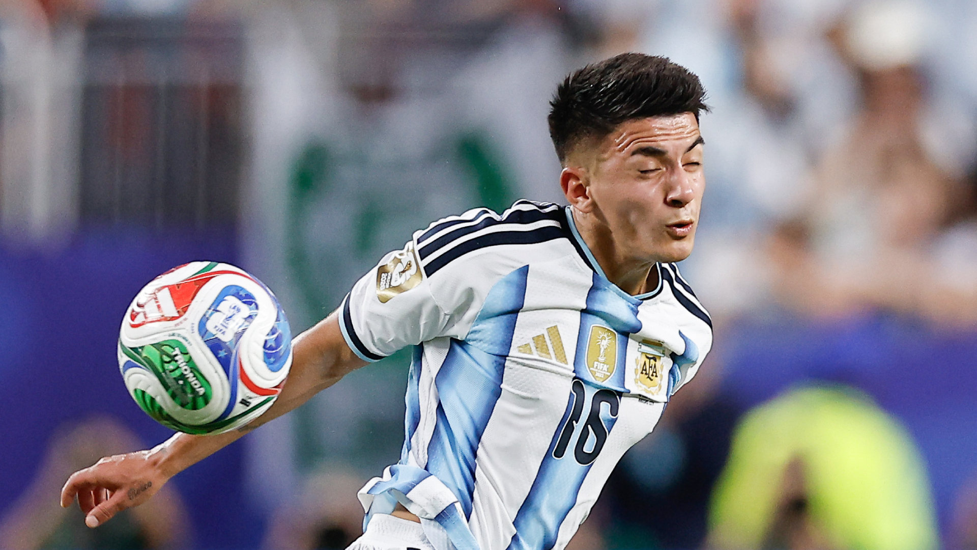 Thiago Almada, en el Argentina-Argelia Thiago Almada, en el Argentina-Argelia