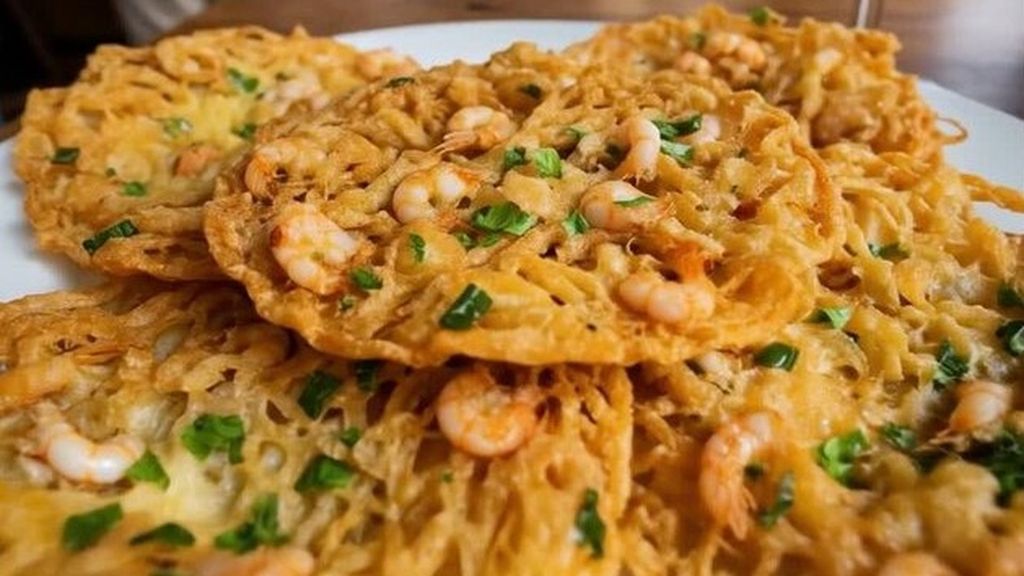El truco de Dani García para hacer la verdadera tortillita de camarones de Cádiz