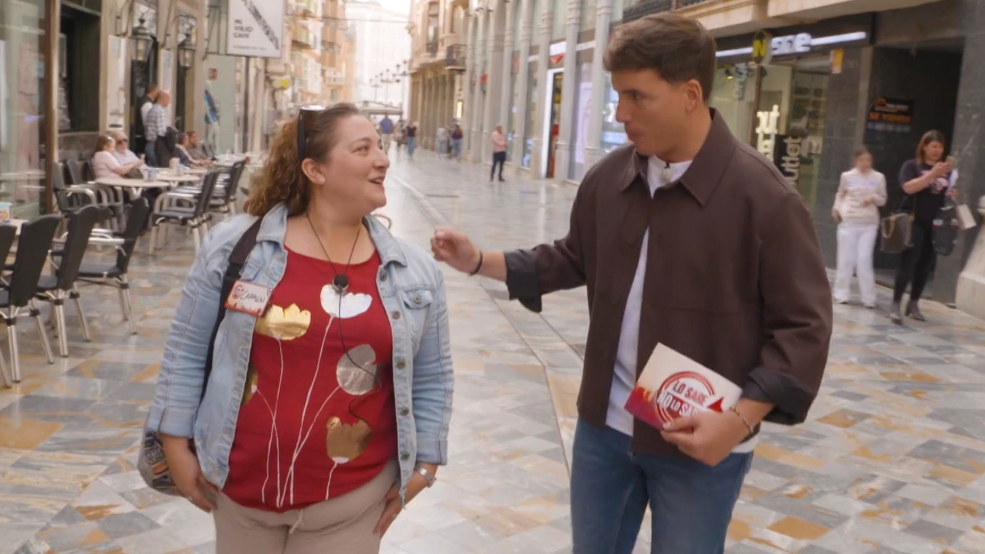 Xuso Jones reivindica la importancia del trabajo de Carmen cuidando a personas mayores