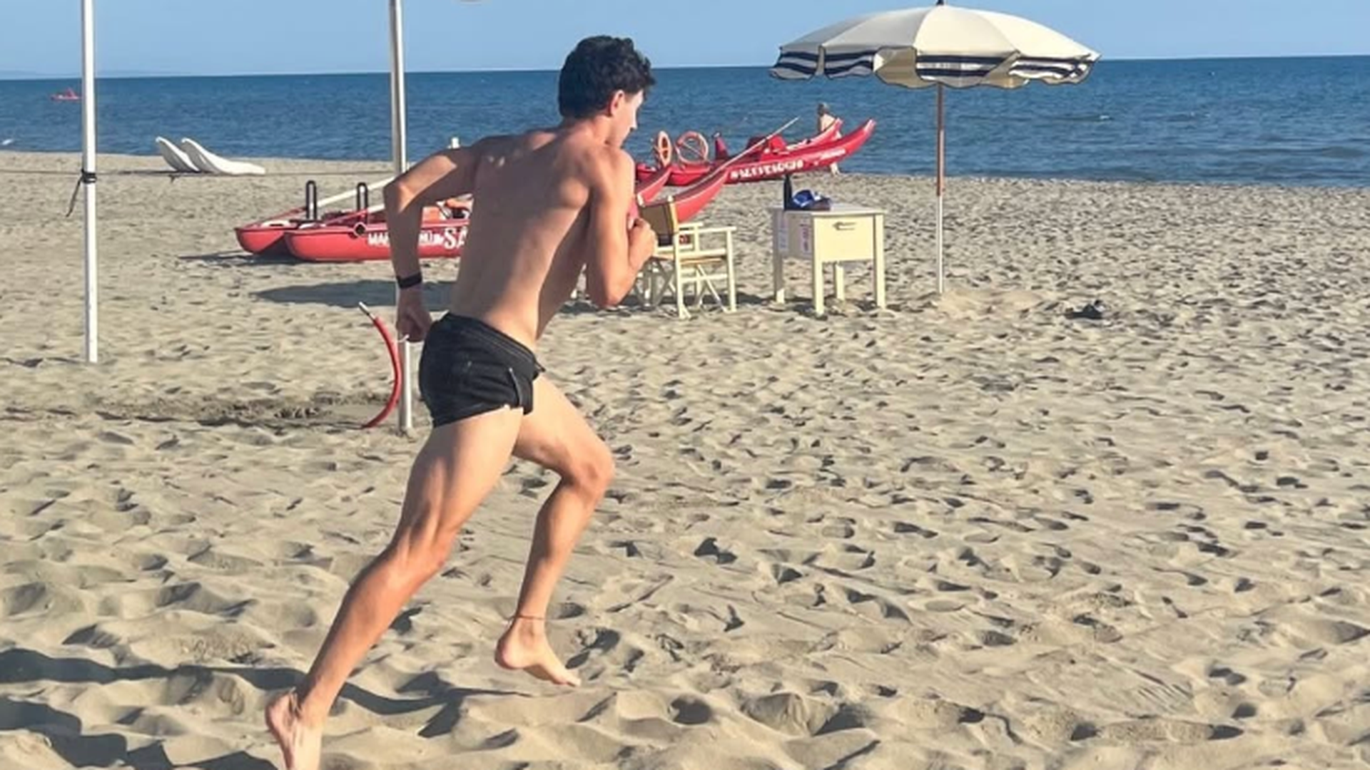 André Almeida en la playa André Almeida en la playa