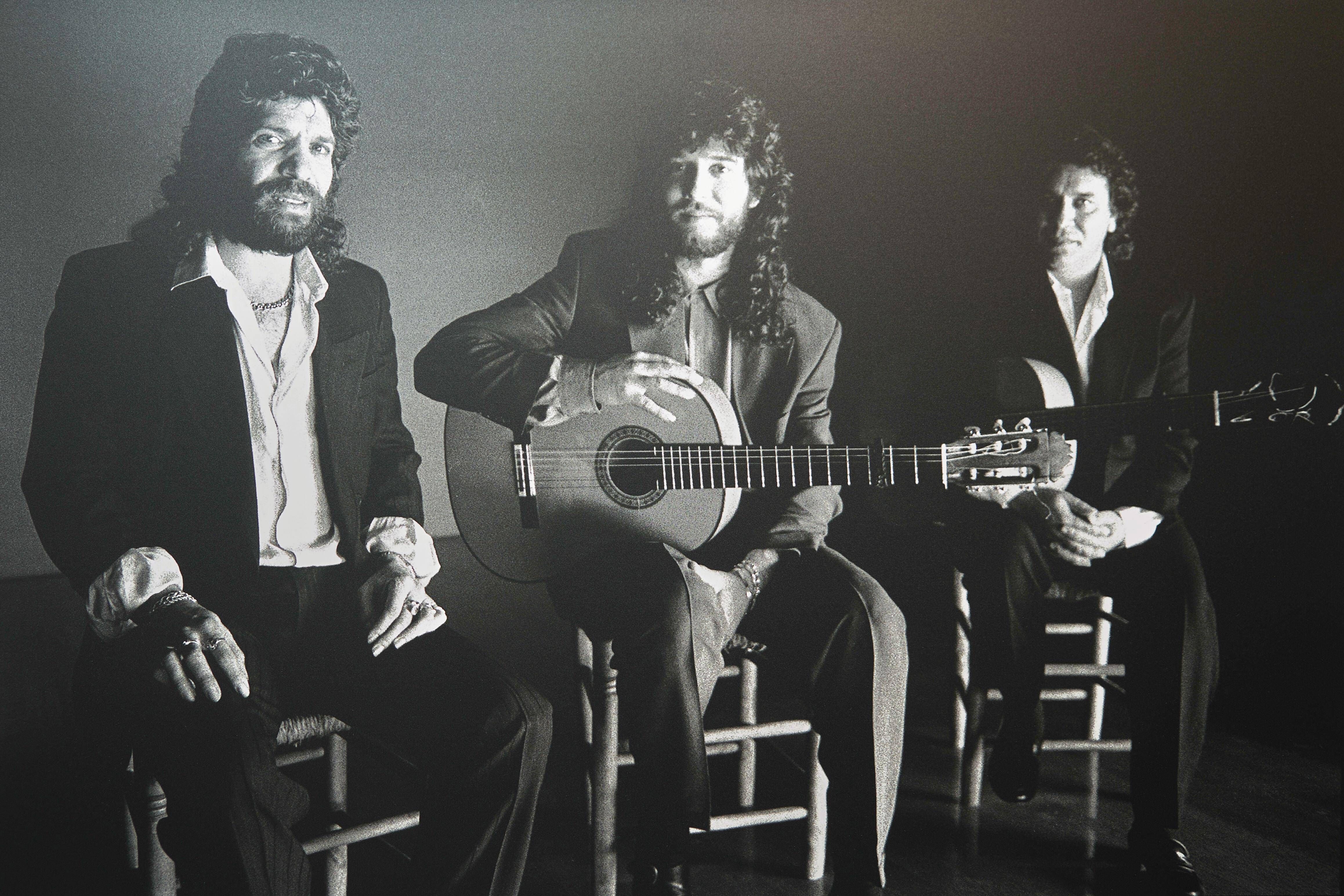 Camarón de la Isla junto a sus guitarristas