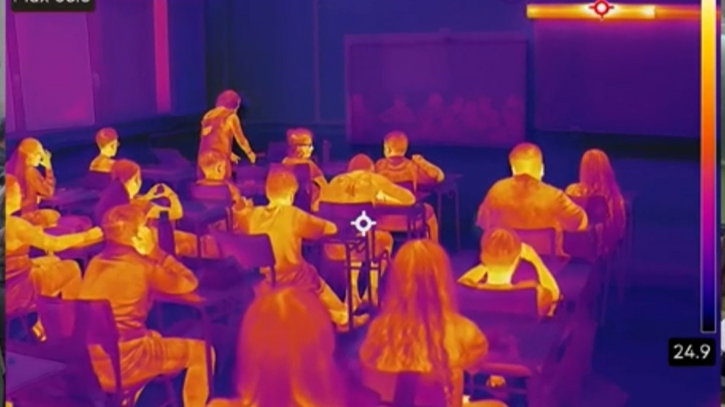 El calor extremo llega a las aulas antes de acabar el curso: "Un colegio es un entorno más vulnerable, no sé cómo podemos tolerarlo"