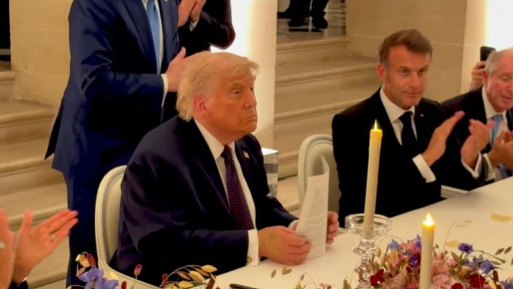 Trump firma el memorando de la paz en Versalles que pone fin a la guerra en Irán