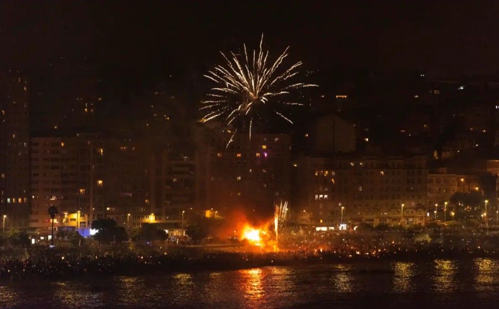 El San Xoán del año pasado congregó en las playas y calles de A Coruña a más de 200.000 personas