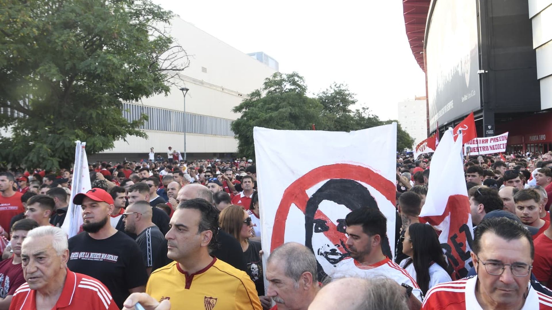 La manifestación del sevillismo contra el consejo