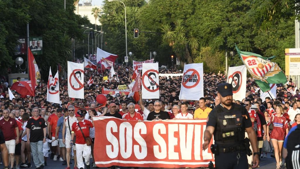 Comienza la manifestación del sevillismo contra el consejo