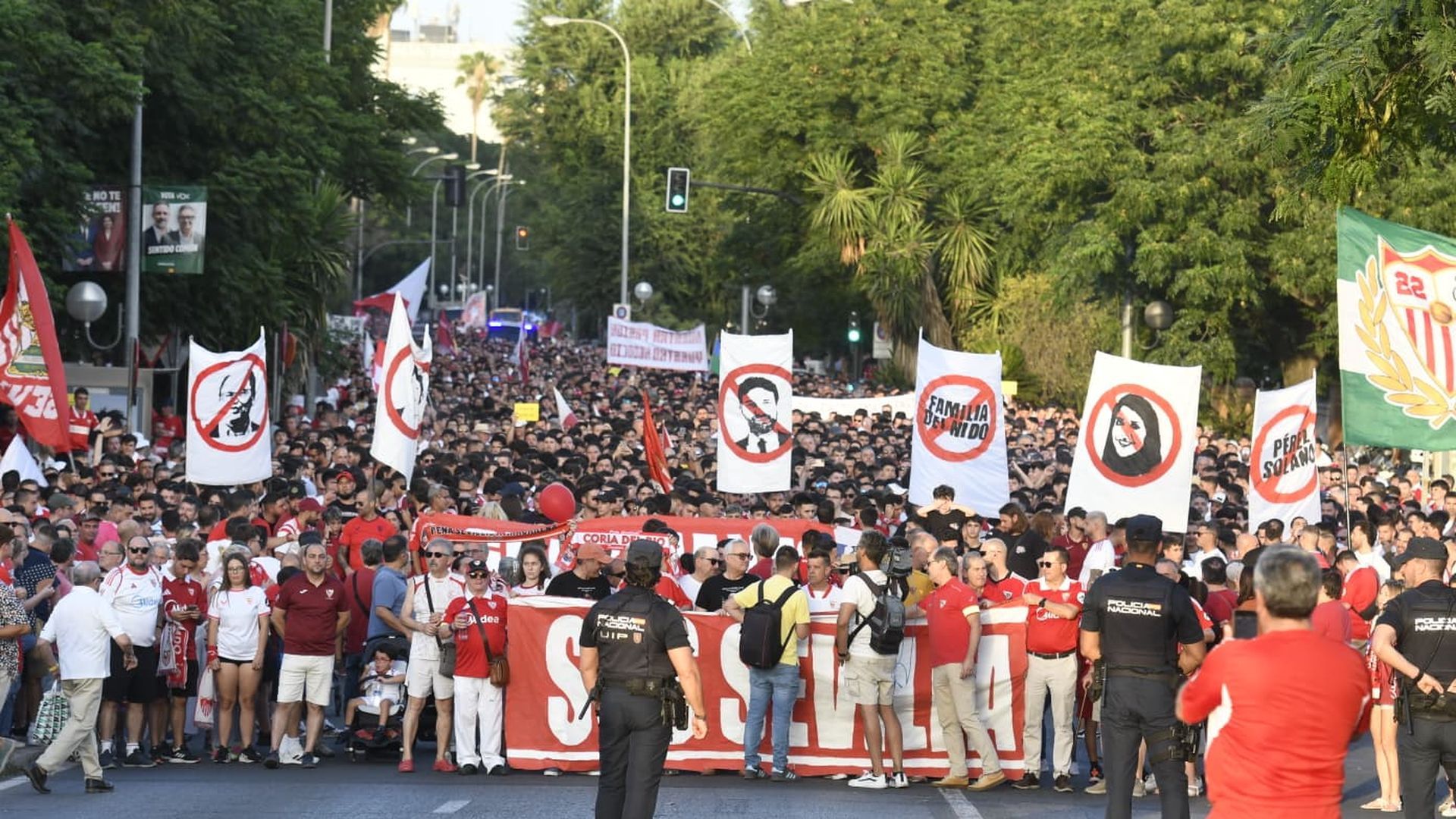 La manifestación del sevillismo contra el consejo de administración