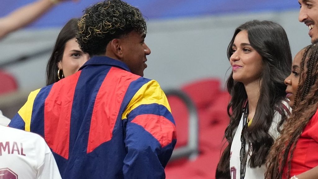 La novia de Lamine Yamal, Inés García, entra de lleno en el derbi sevillano
