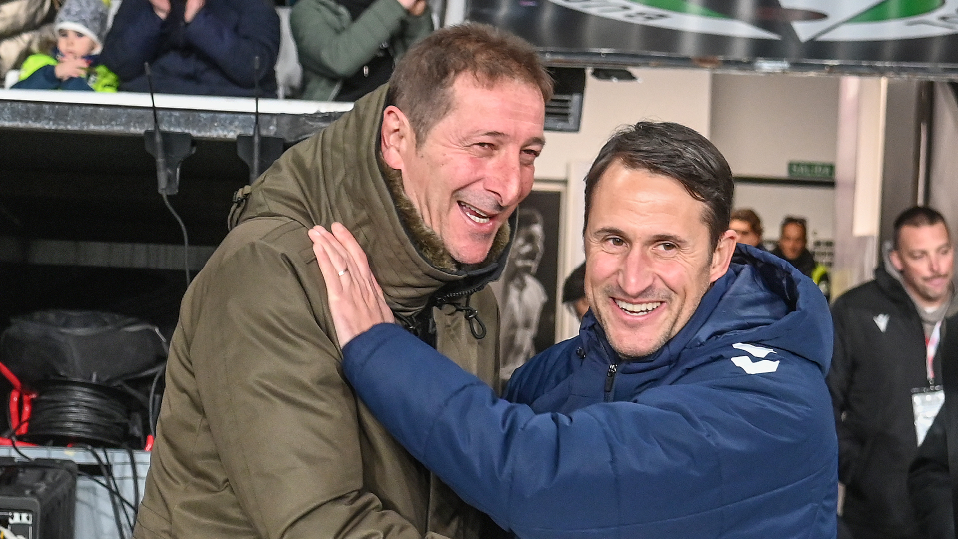 Luis Miguel Ramis y Beñat San José se saludan en un Burgos-Eibar Luis Miguel Ramis y Beñat San José se saludan en un Burgos-Eibar