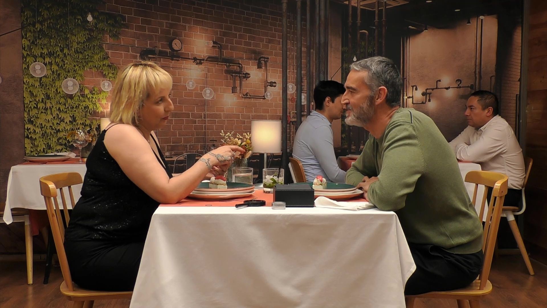 Miguel Ángel tira por tierra la estética perruna de su cita en ‘First Dates’: “No necesitan ropa”