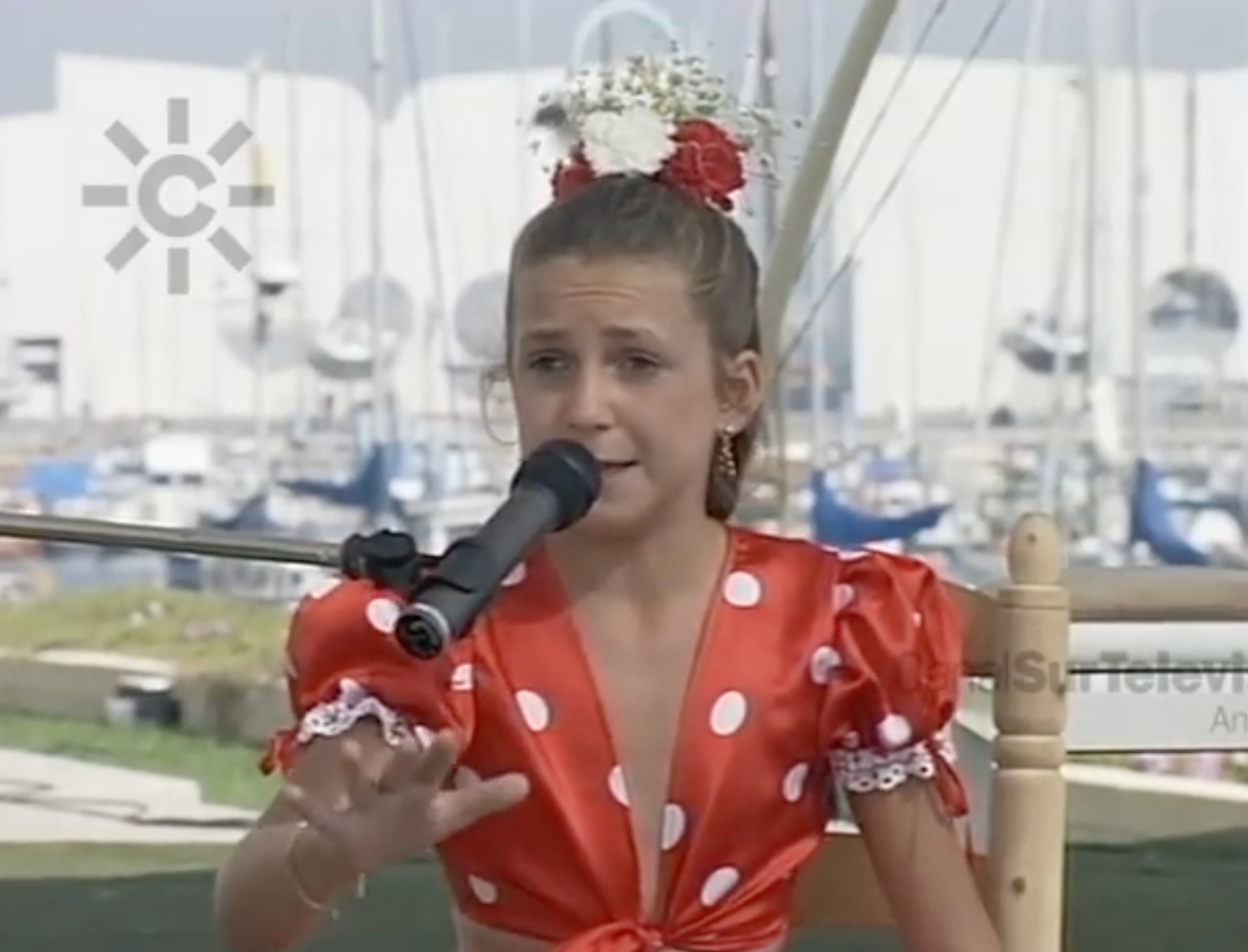 Niña Pastori, a los 11 años, en una actuación
