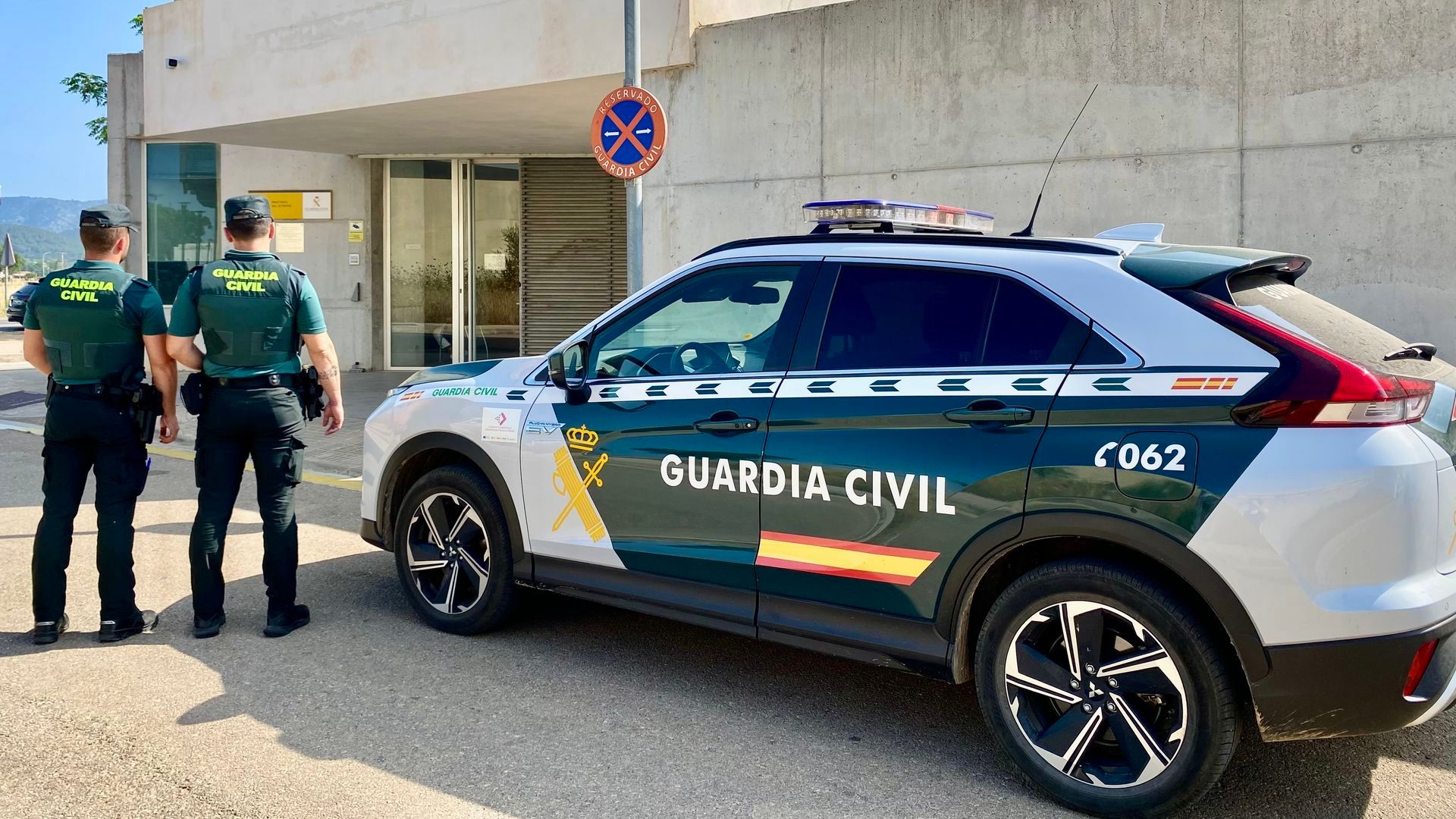 Un entrenador de automovilismo, acusado de agredir sexualmente a una menor de 14 años en Mallorca: “Me encanta sentir que eres mi chica” Un entrenador de automovilismo, acusado de agredir sexualmente a una menor de 14 años en Mallorca: “Me encanta sentir que eres mi chica”