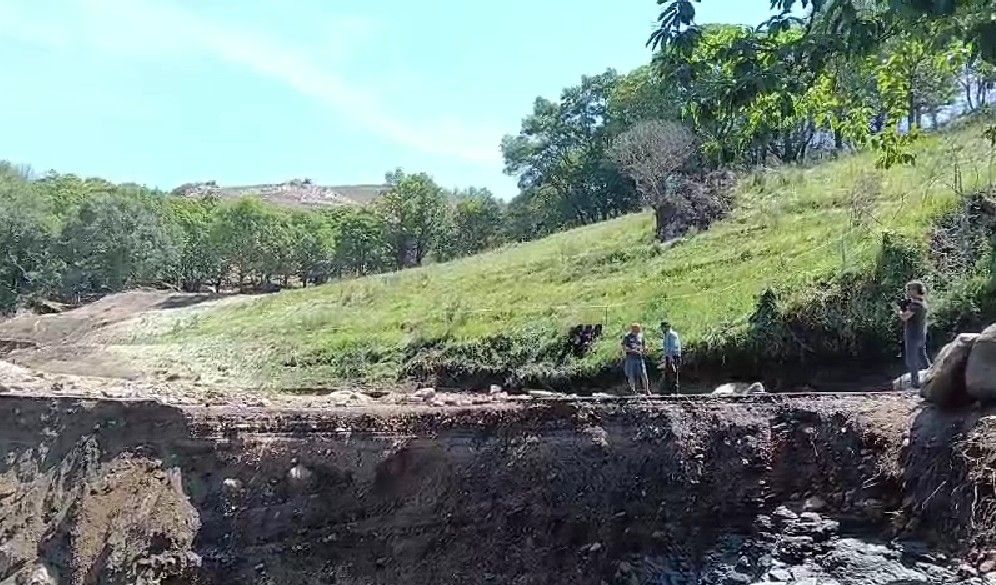 Varias carreteras del pueblo han quedado inutilizadas por los daños de la tormenta