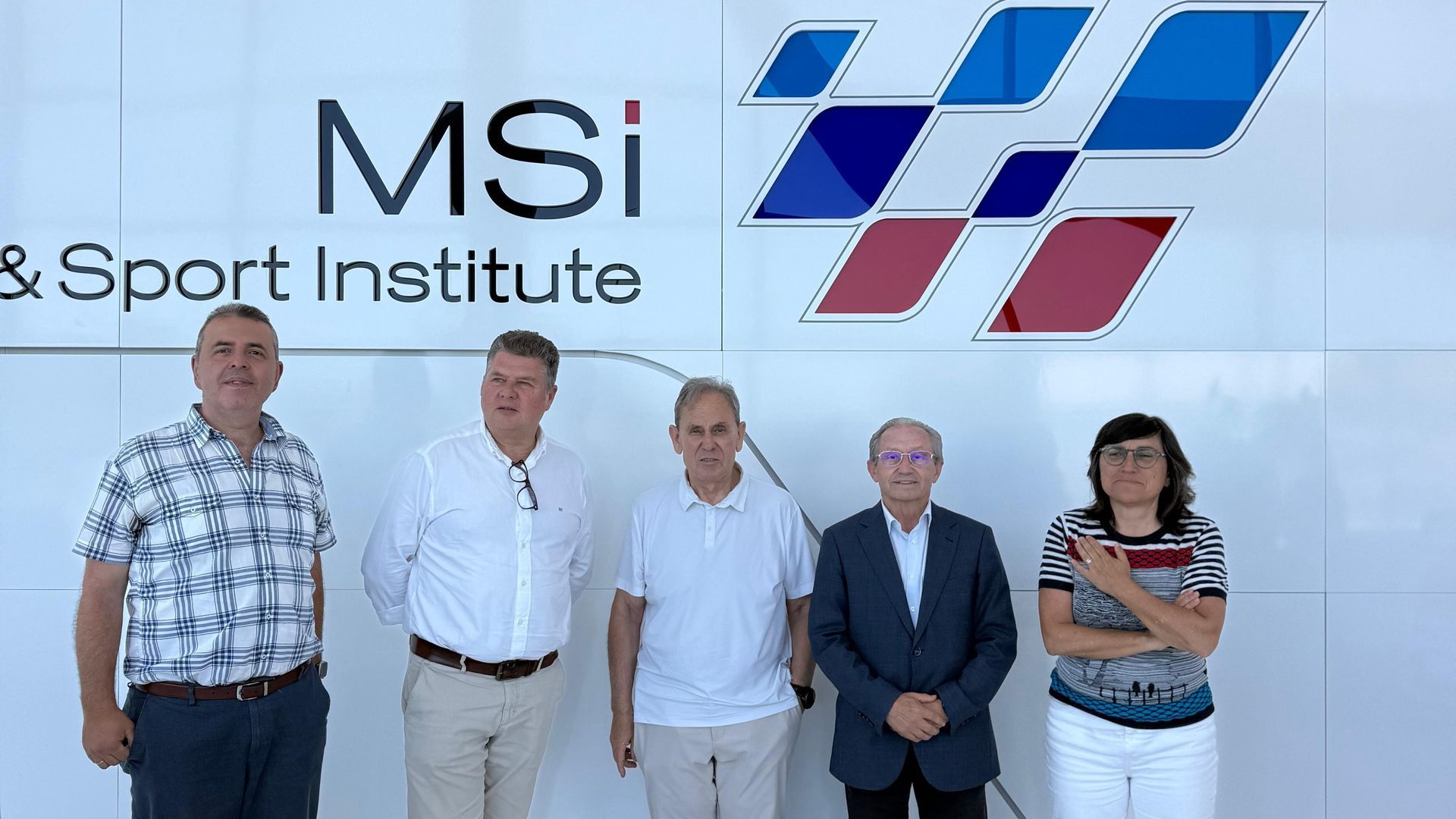 Educación y la FCA visitan el Motor Sport Institute para reforzar la FP de Motorsport en Canarias