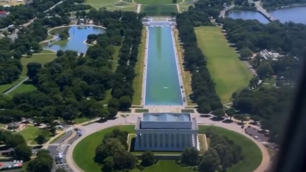 El estanque reflectante de Washington, reformado por Trump termina lleno de algas, tras invertir 14 millones de dólares