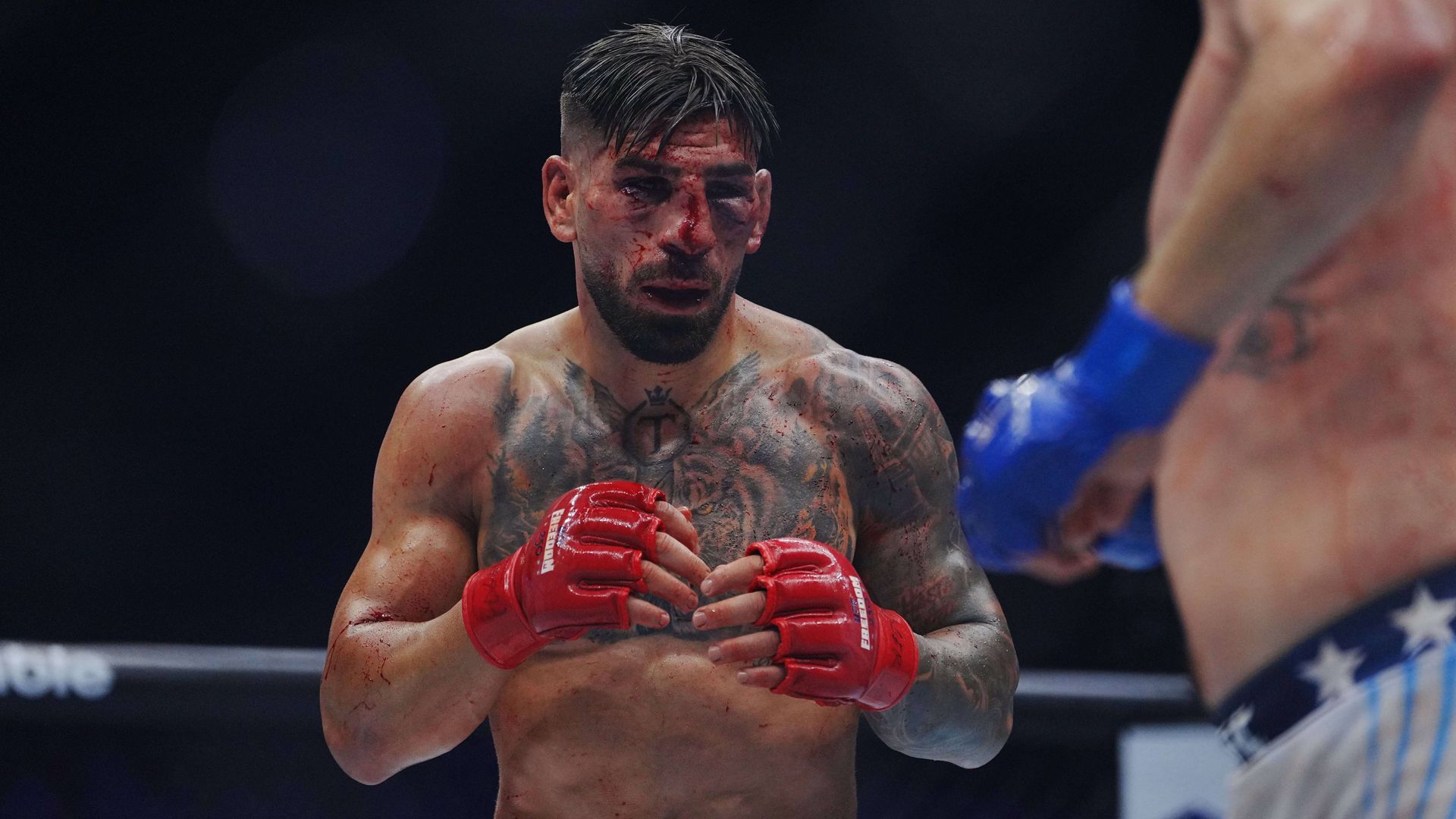 Ilia Topuria durante su combate frente a Justin Gaethje en el UFC 250